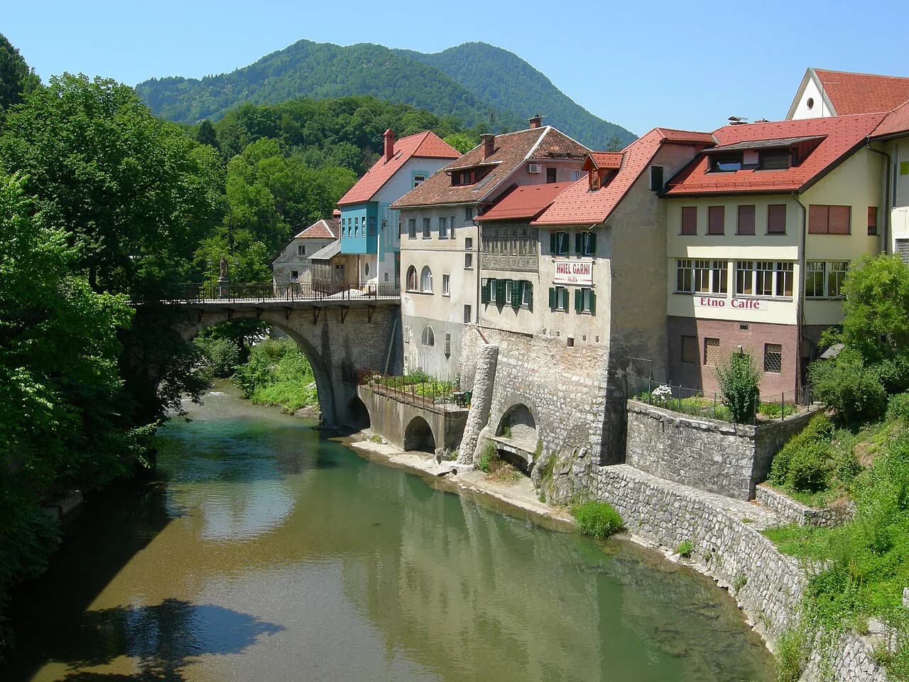 Capuchin Bridge in Škofja Loka: What to See and Where to Stand