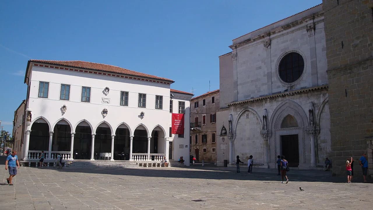 Koper sightseeing: plan your old-town walk and civic stops