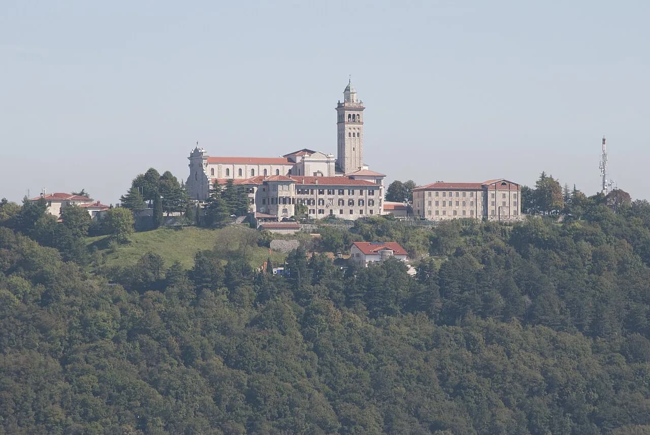 Nova Gorica attractions: plan your hill, bridge and border stops