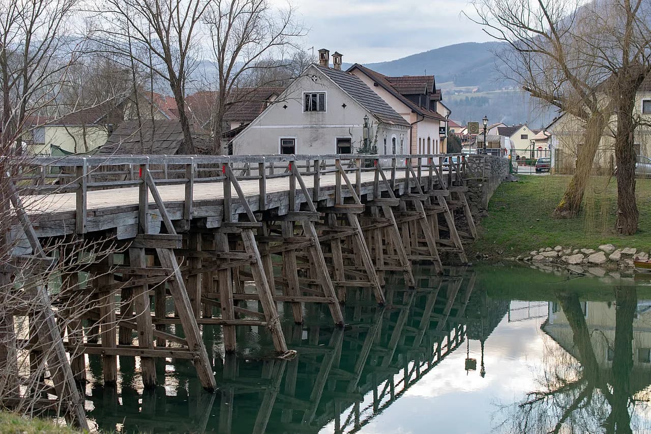 Kostanjevica na Krki: Island Town, Monastery Gallery and Cave