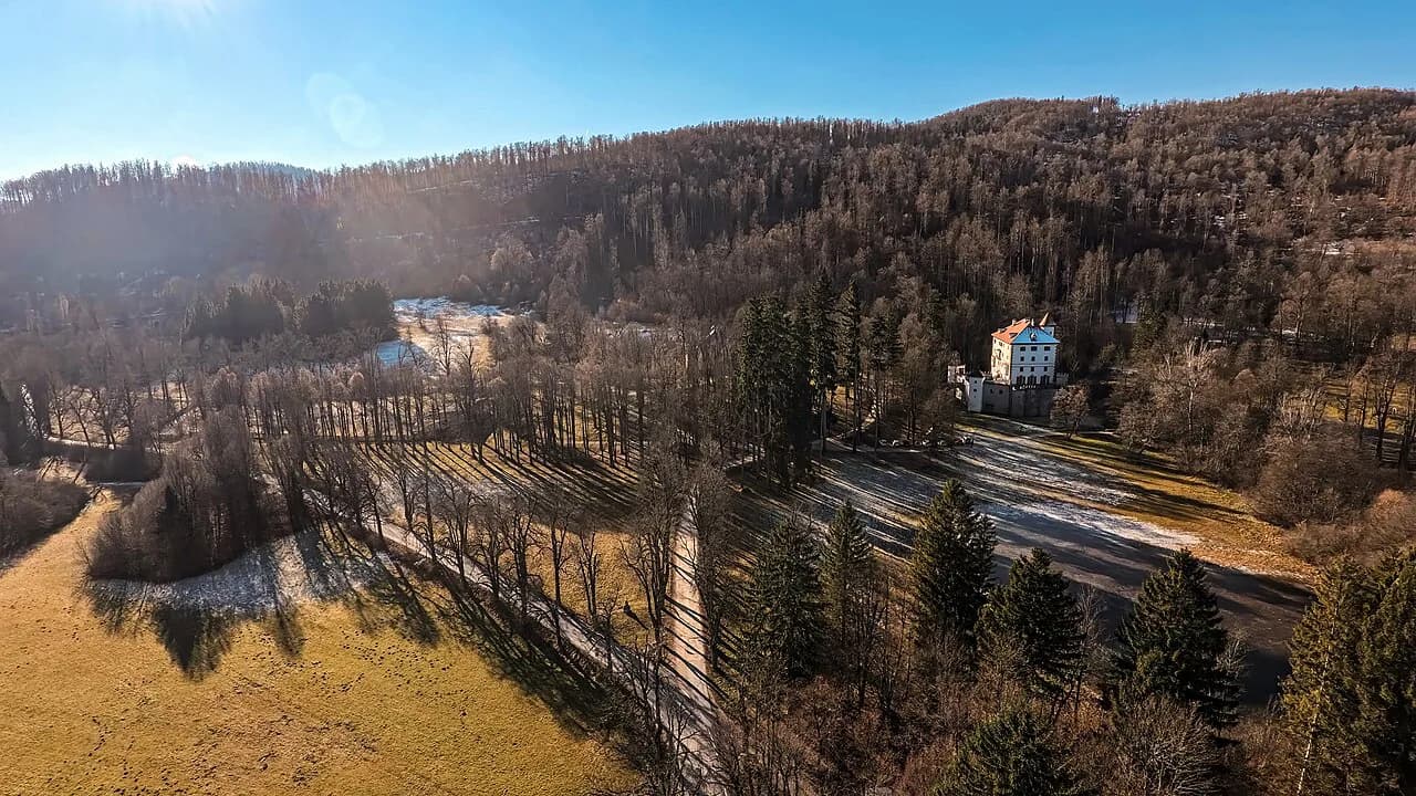 Snežnik Castle: Furnished Rooms in the Lož Valley