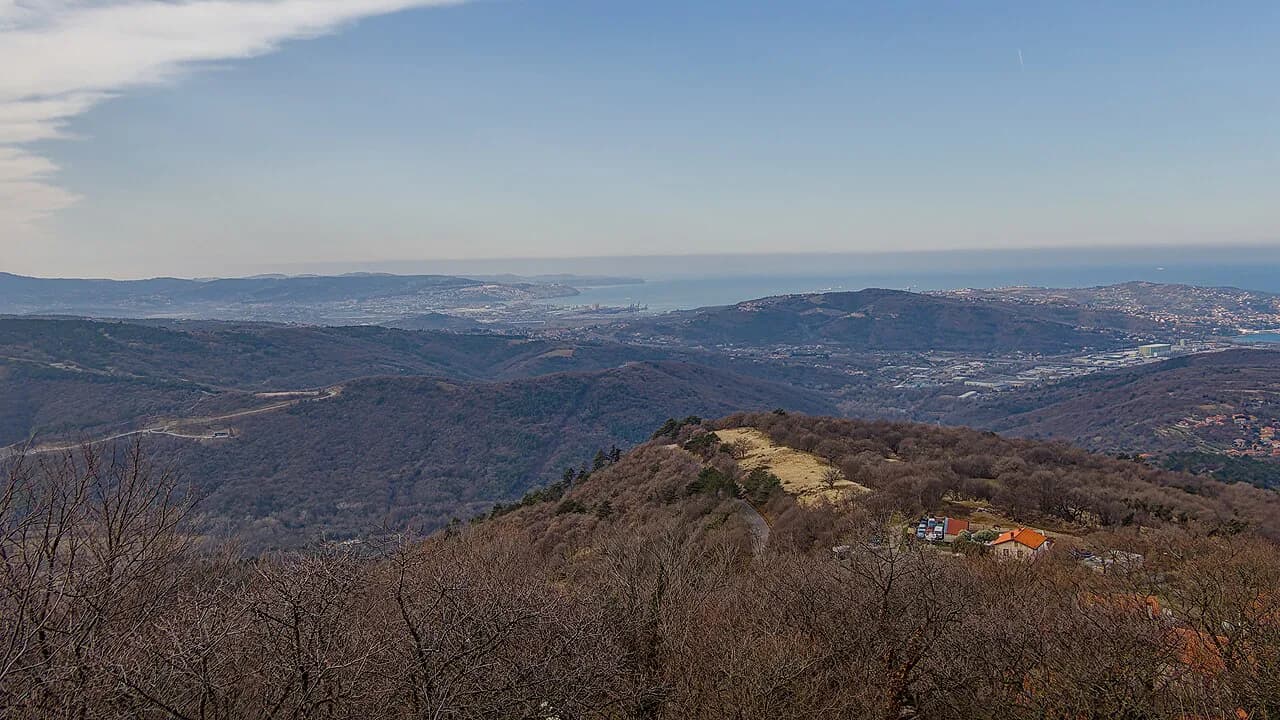 Socerb Castle: The Karst-Edge Fortress Above the Gulf of Trieste