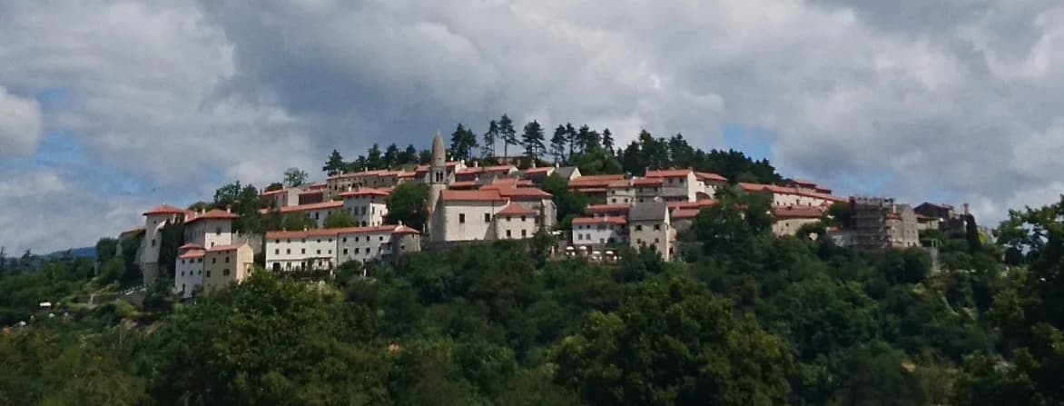 Štanjel, Slovenia: What to See in the Karst Hilltop Village
