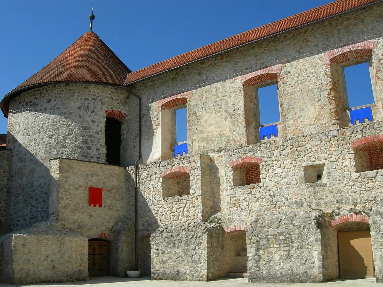 Žužemberk Castle: The Krka River Fortress in Suha Krajina