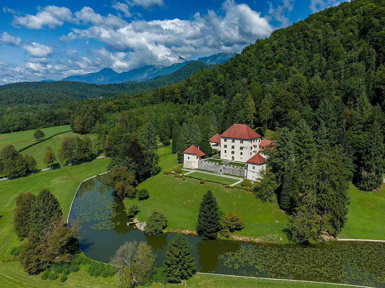 Strmol Castle: Visiting the Estate Near Cerklje na Gorenjskem