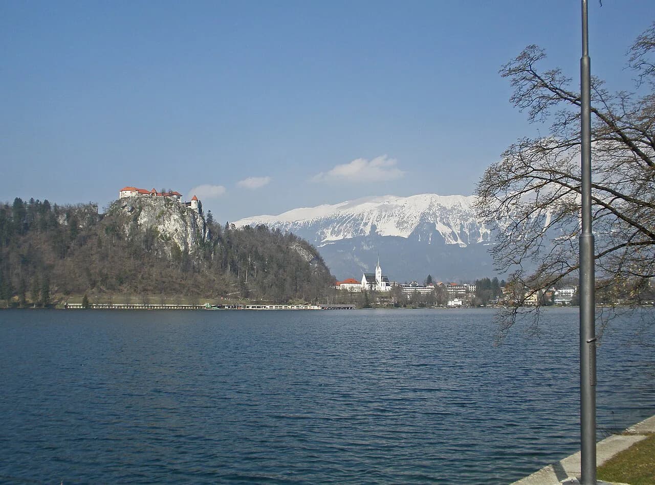 How Long to Walk Around Lake Bled: The 6 km Lakeside Loop