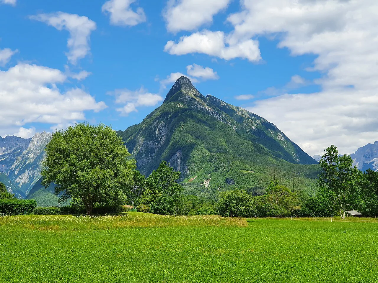 Svinjak above the Bovec basin.