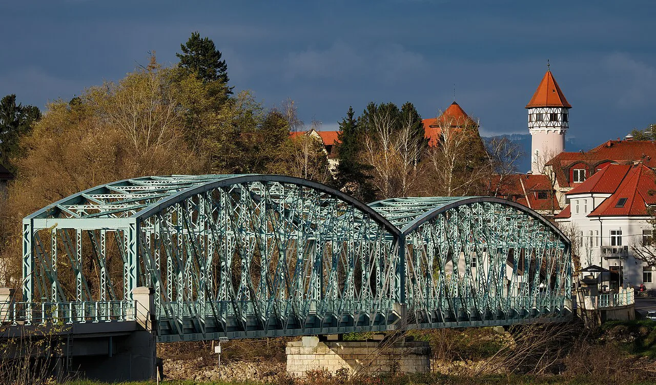 The old bridge and water tower at Brežice.