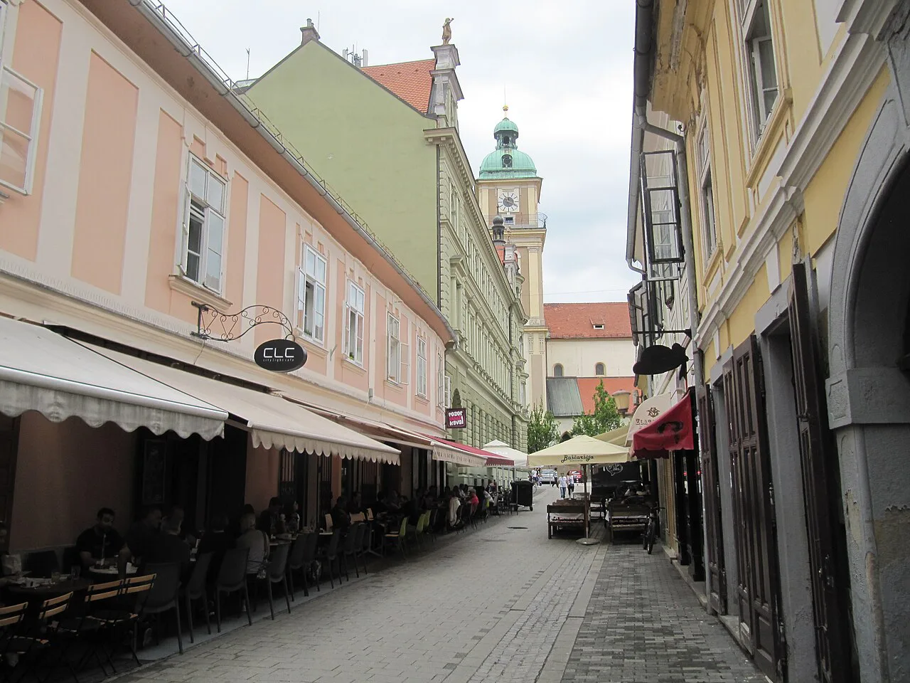 Poštna ulica in Maribor.