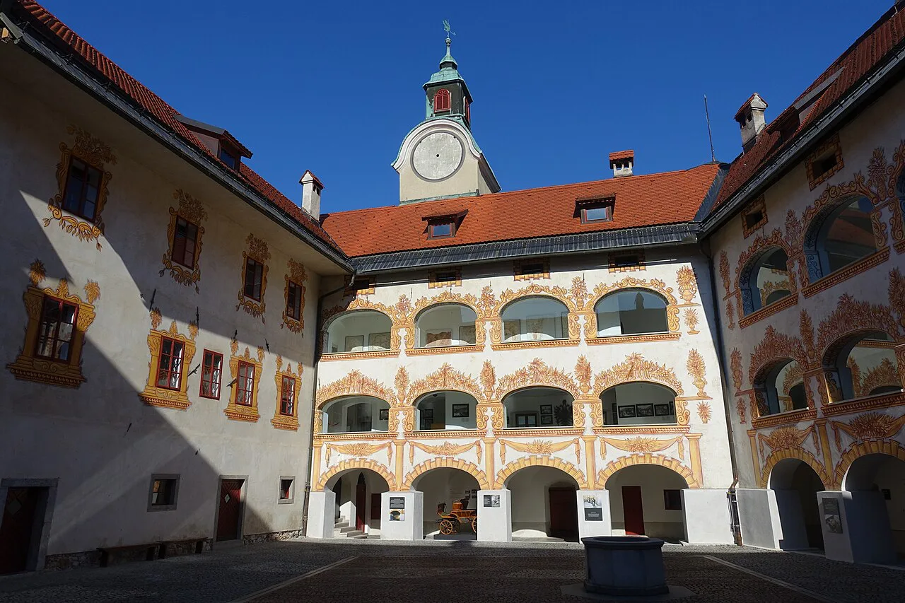 The arcaded courtyard of Gewerkenegg Castle.