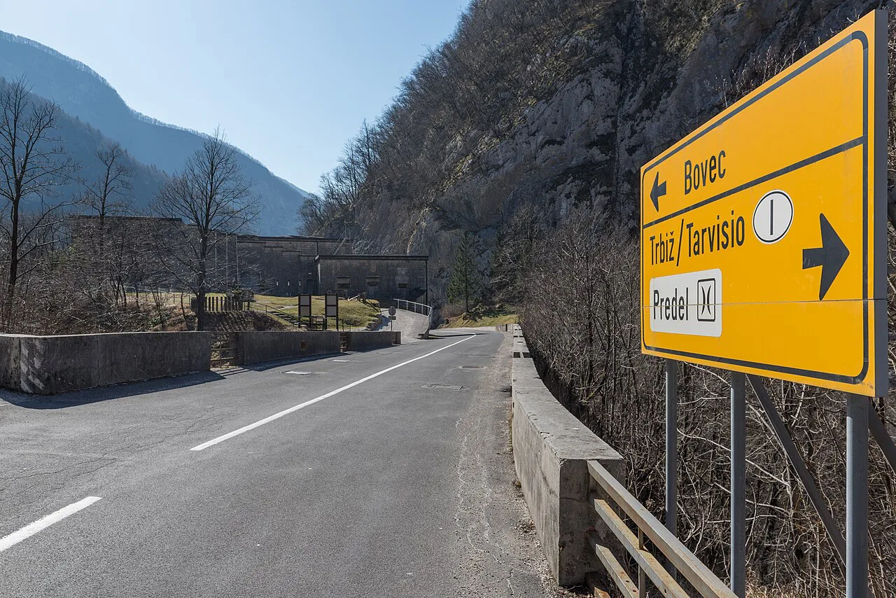 The road past Kluže fortress toward the Predel pass.