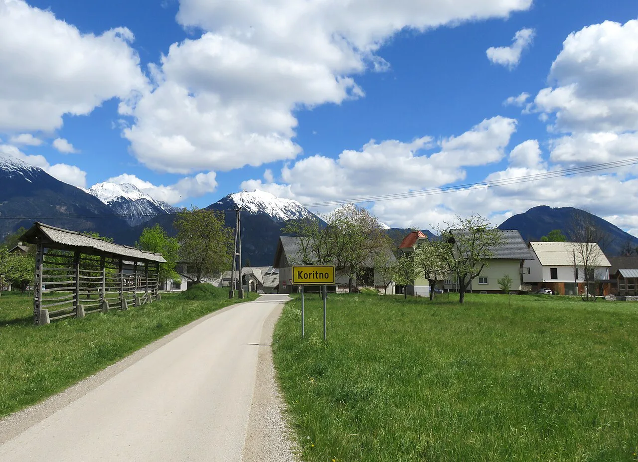 A lane through Koritno with hayracks.