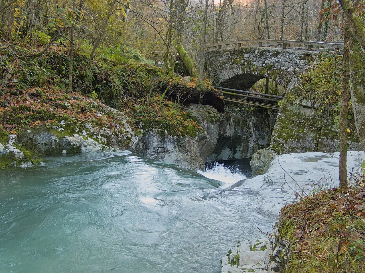 The stone bridge above the lower Kozjak waterfall.