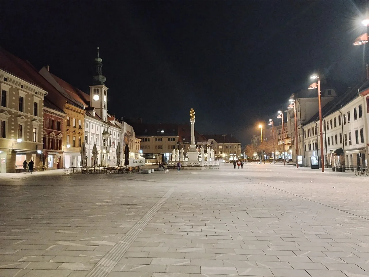 Glavni trg, Maribor's main square, at night.
