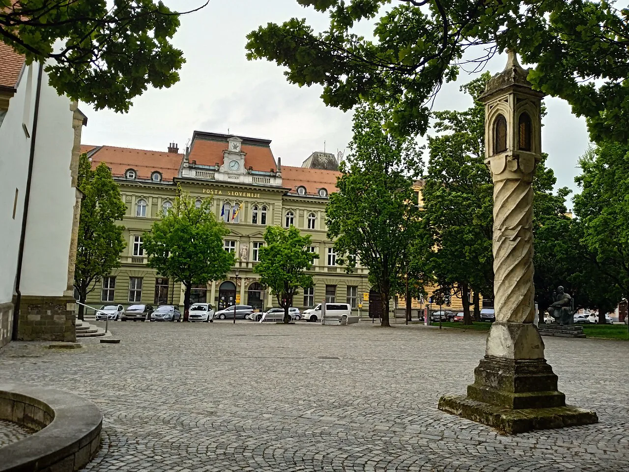 Slomškov trg in Maribor.