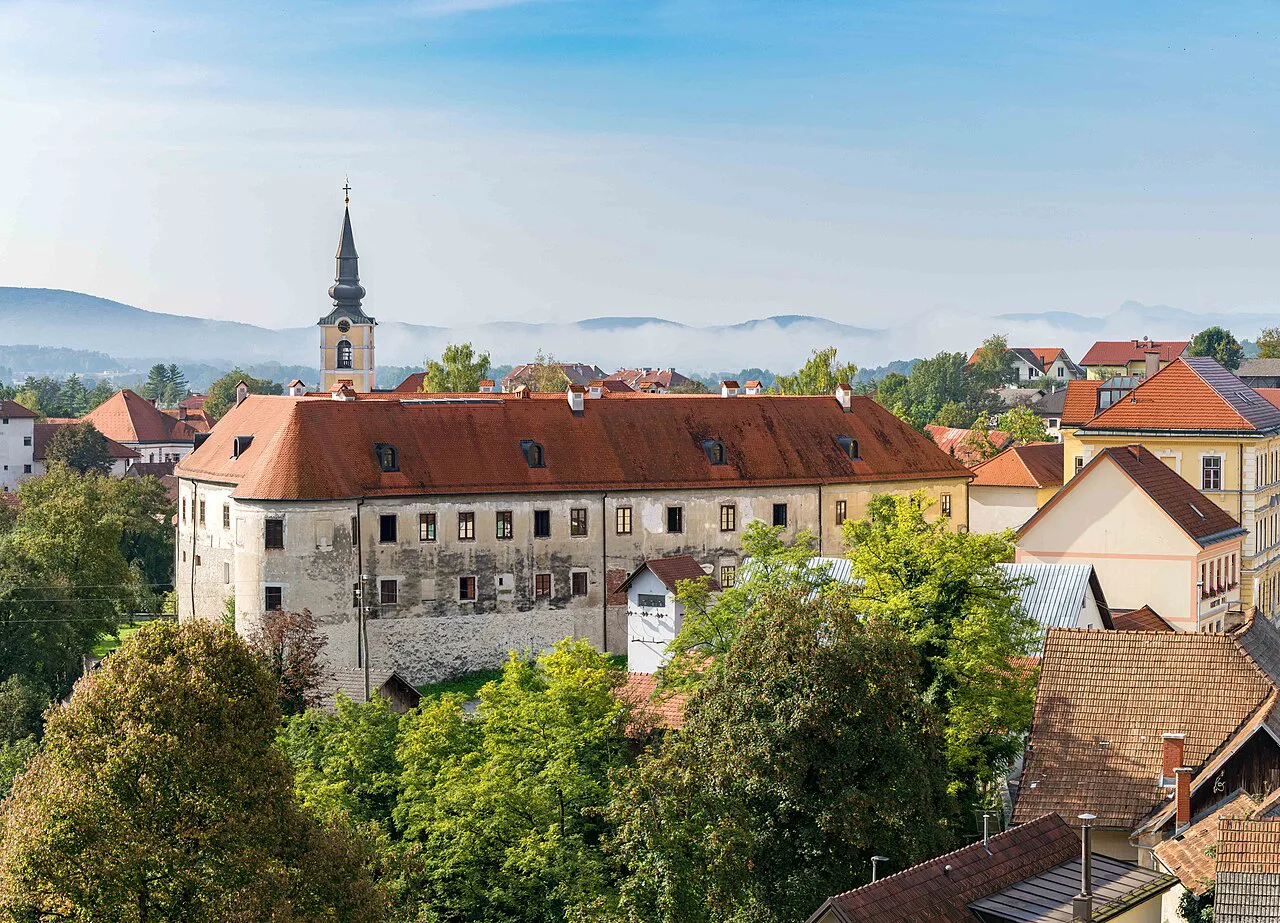 Metlika and its castle.