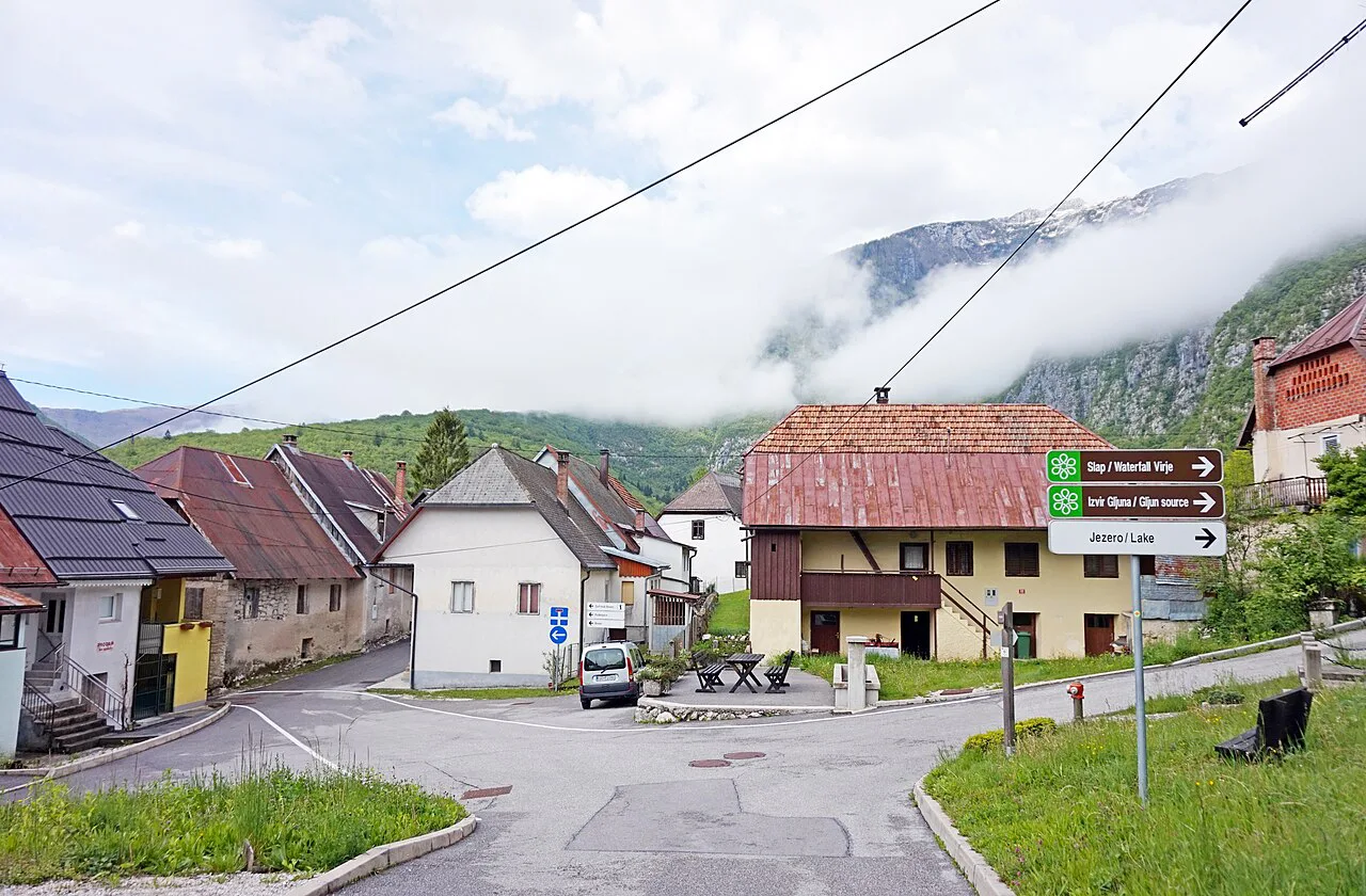 Plužna village.