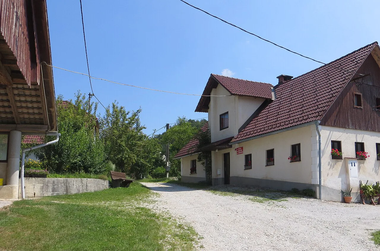 A farmhouse at Ravnek near Polhov Gradec.