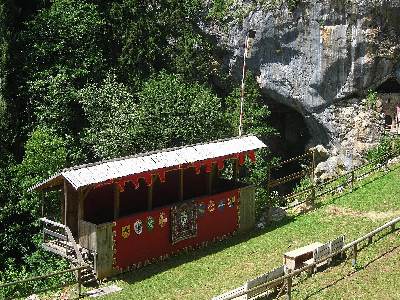 The shop and paths below Predjama Castle.