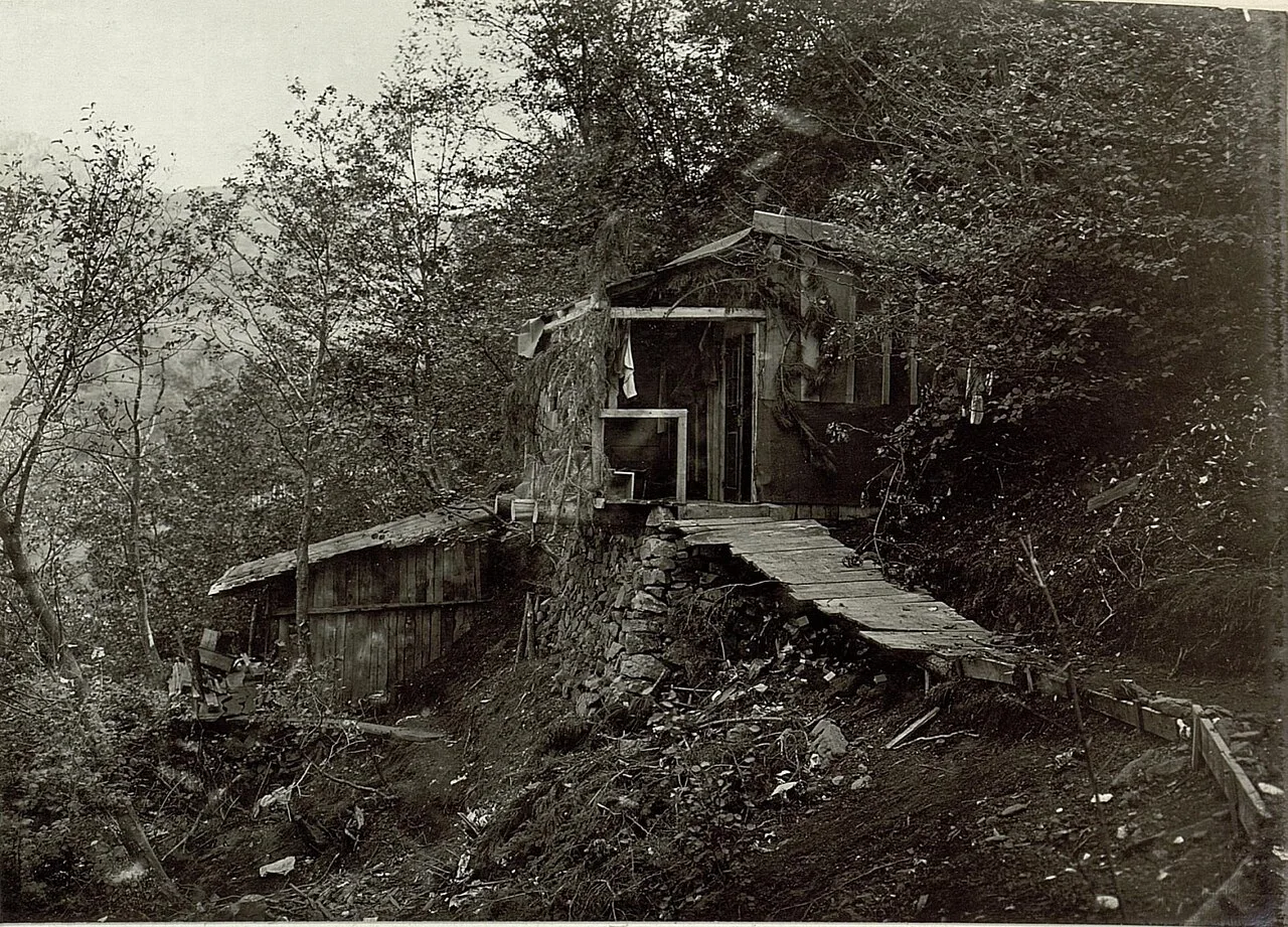 An officers' shelter on Ravelnik during WWI.
