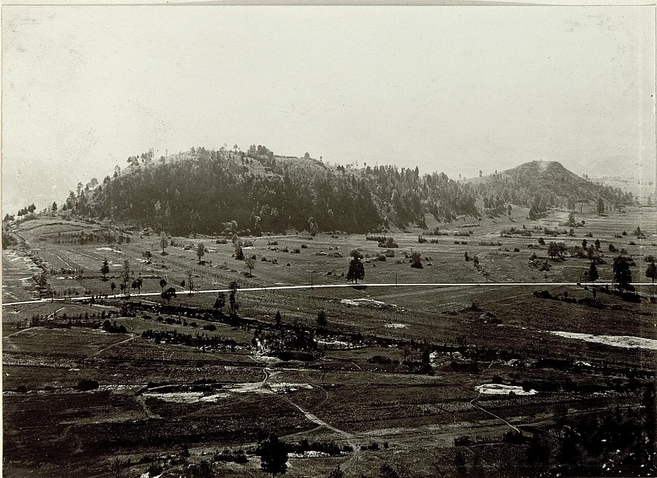 Ravelnik and the WWI positions on an old photograph.