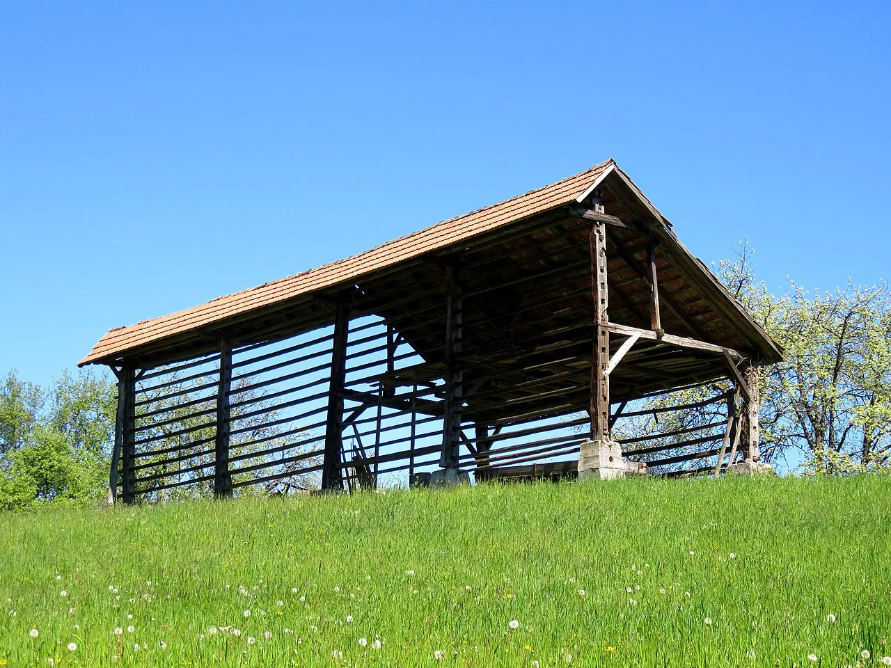 A single hayrack at Zvarulje.