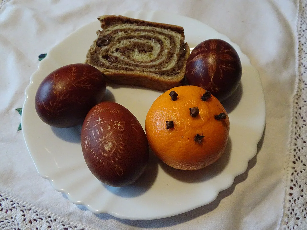 Potica served with decorated Easter eggs.