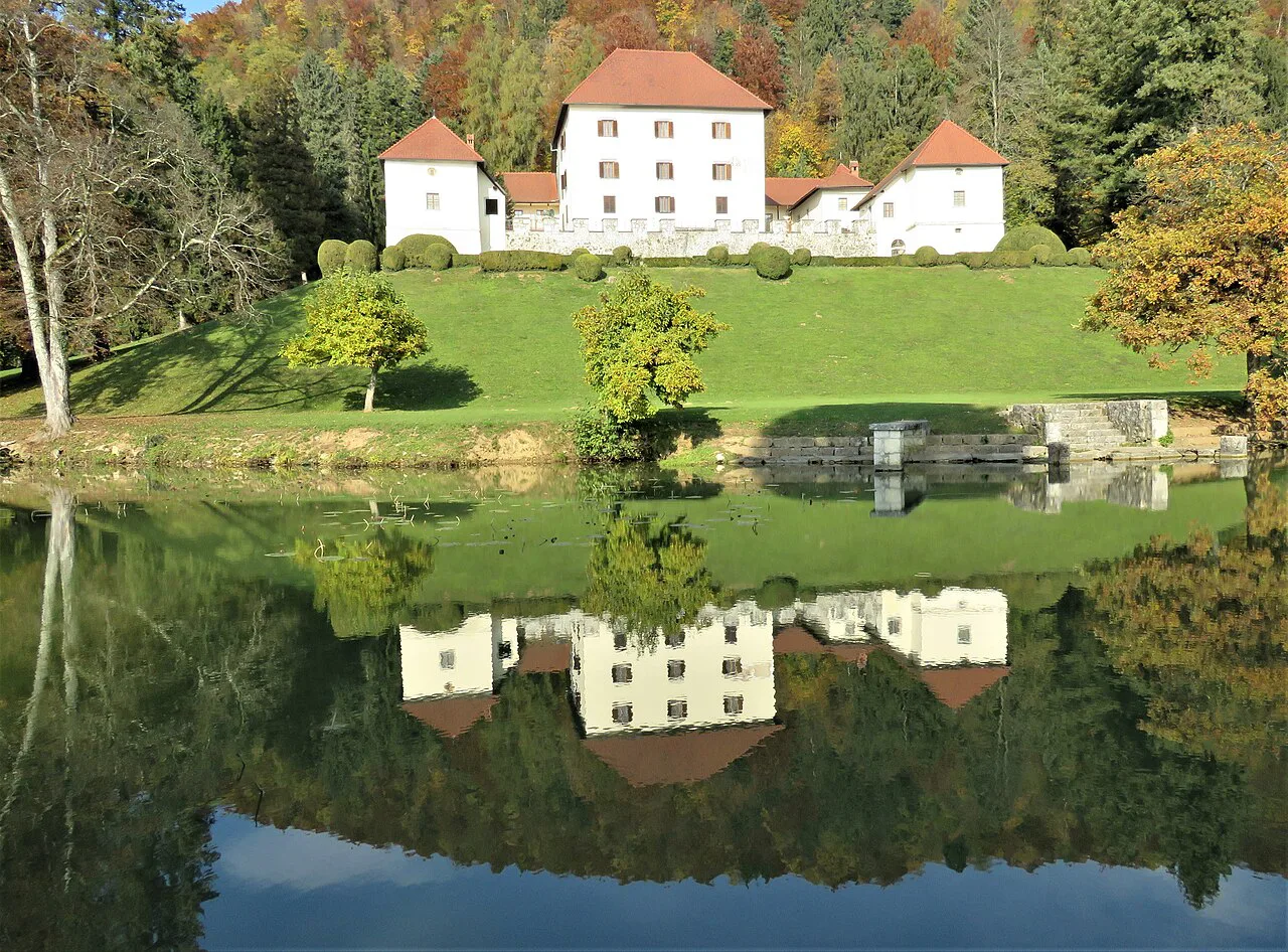 Strmol Castle reflected in its pond.