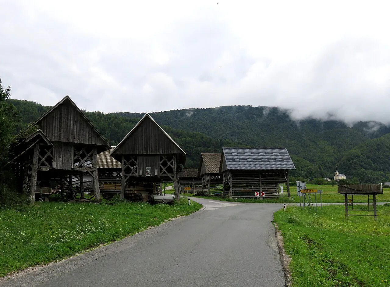 The double hayracks at Studor.